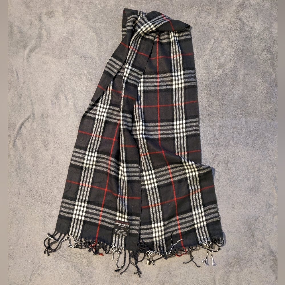 Pierre Cardin Fine Muffler Scarf.